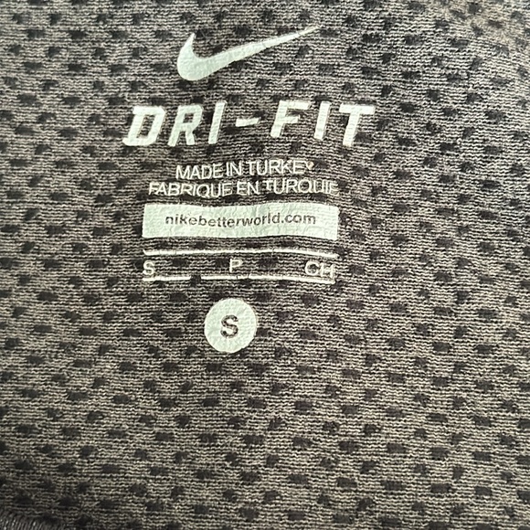 Nike, Better World, Long Sleeve Reflective Dri-Fit Running Top, Size Sma - Picture 5 of 9